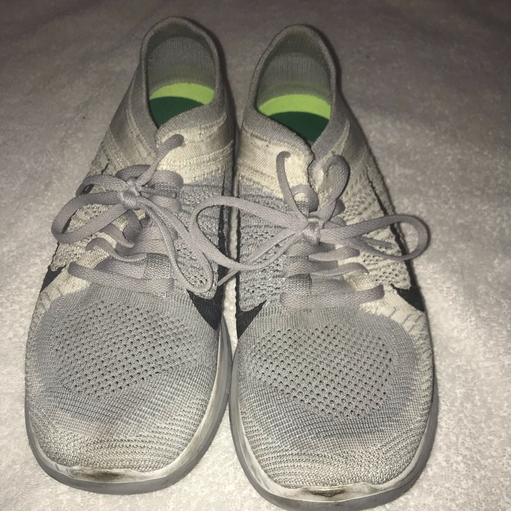 Nike Mens Grey Athletic Shoes Size 11.5